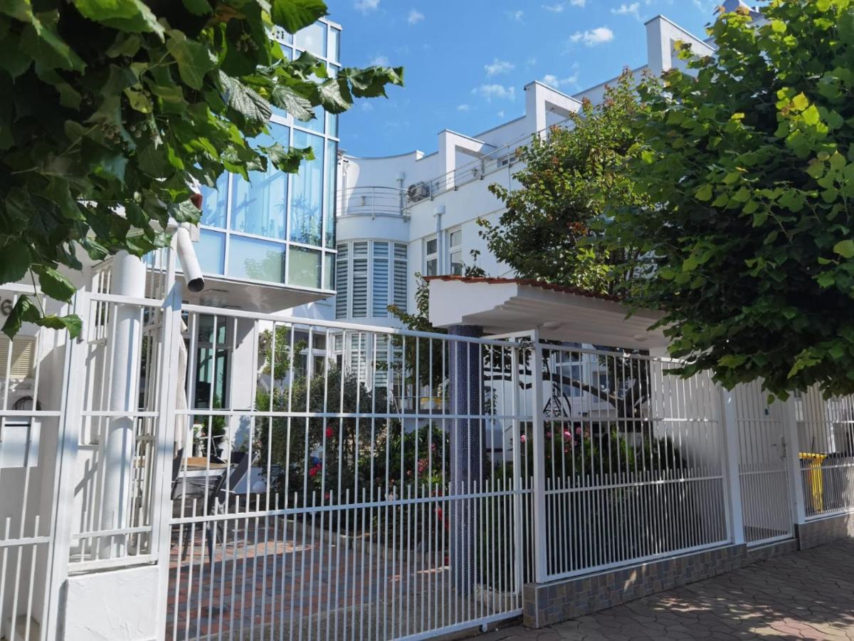 מלון קונסטנצה Fitness House With Garden מראה חיצוני תמונה